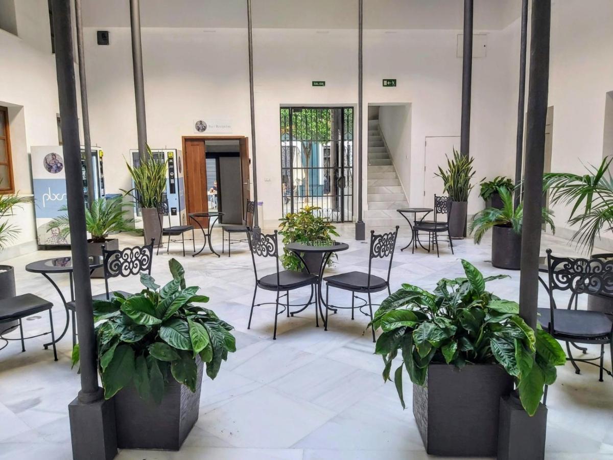 Palacio Del Siglo XVII Frente A Los Jardines De Murillo Севілья Екстер'єр фото