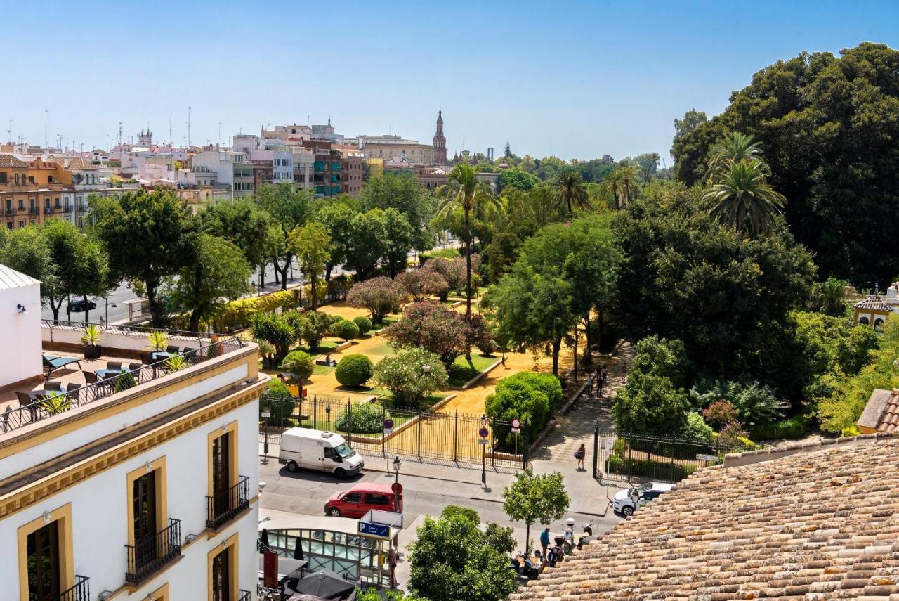 Palacio Del Siglo XVII Frente A Los Jardines De Murillo Севілья Екстер'єр фото